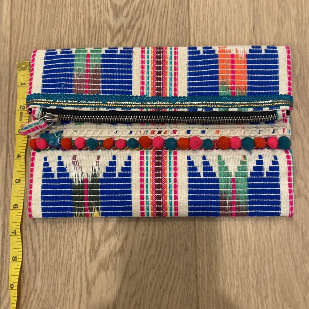 Embroidered clutch - Picture 6 of 7
